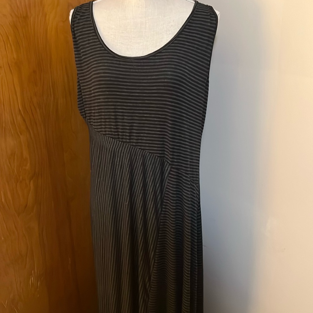 MAGIC Women’s 1X Black/Grey Striped Maxi Dress.
